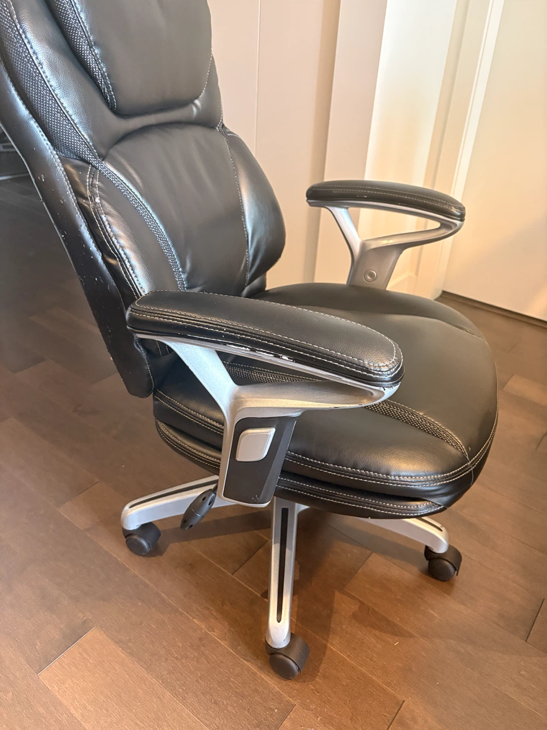 Office Chair - photo 2