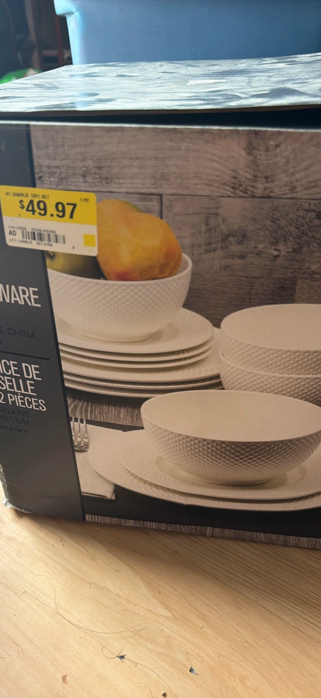 Hometrends 12-Piece Dinnerware Set - New Bone China
