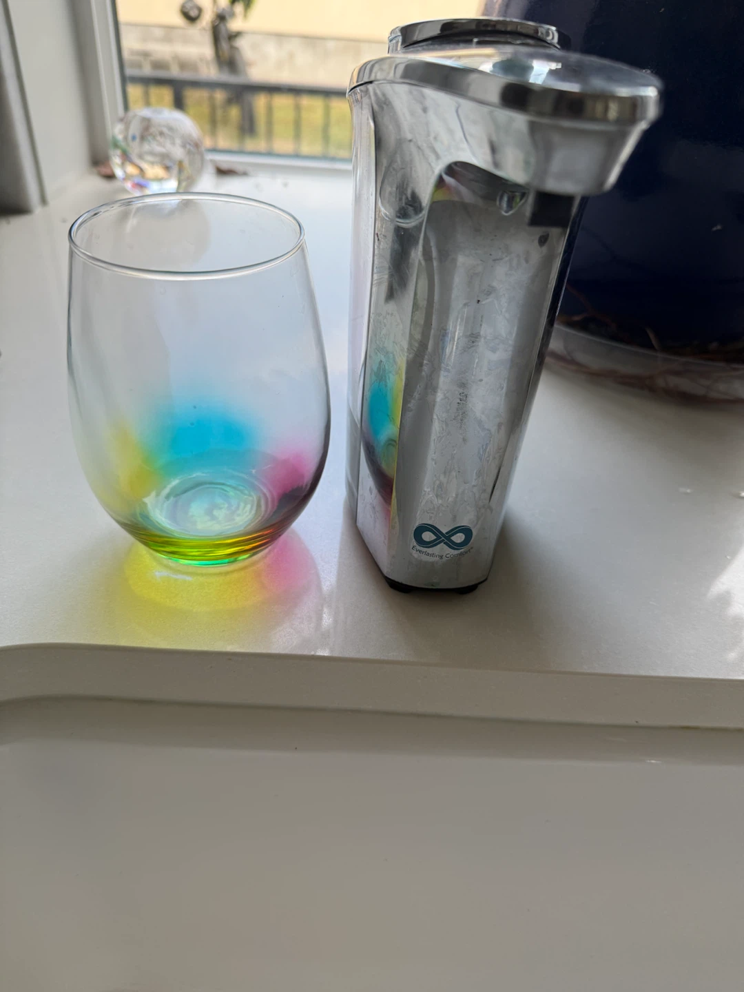 Set of 2 Stemless Wine Glasses with Rainbow Gradient