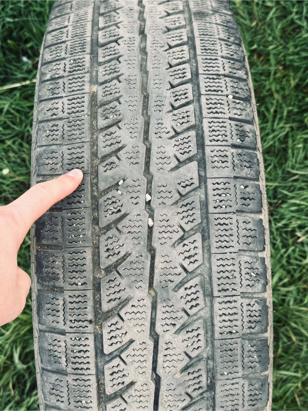 Bridgestone Blizzak LT 245/75R16 Winter Tire