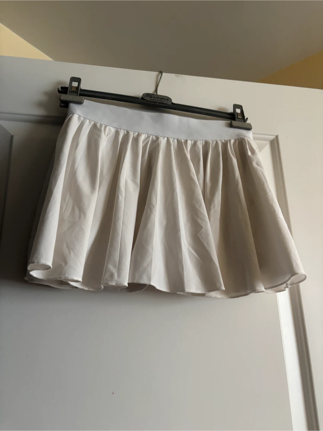TNA Aritzia  white tennis skirt, size S