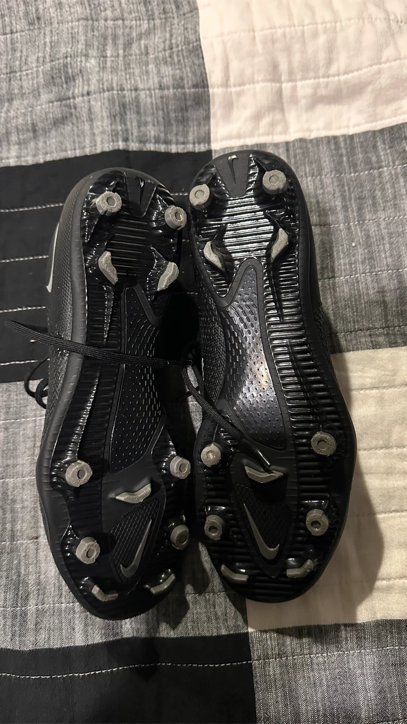 Nike Phantom Cleats - photo 3