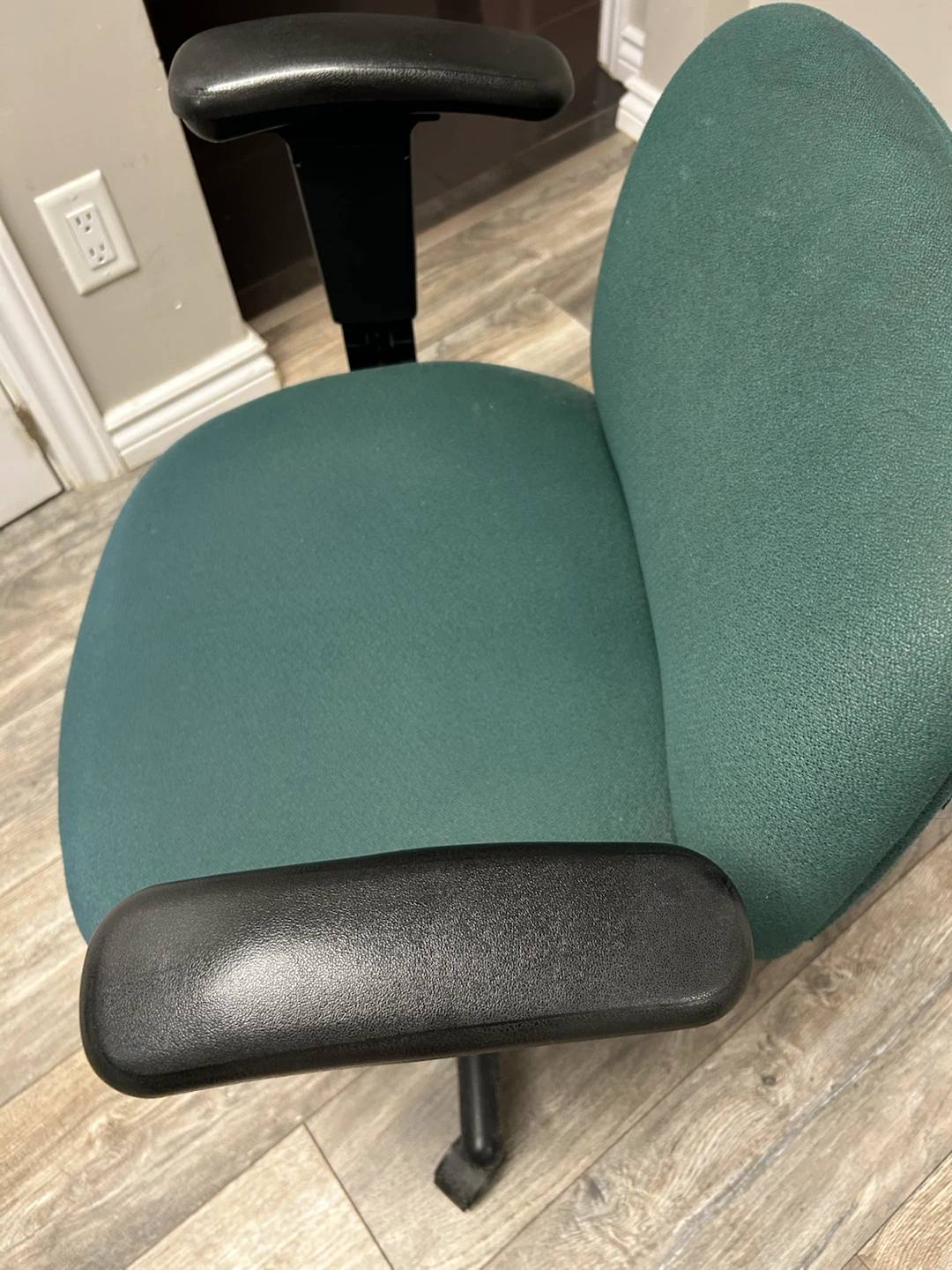 Green Office Chair with Wheels - photo 2