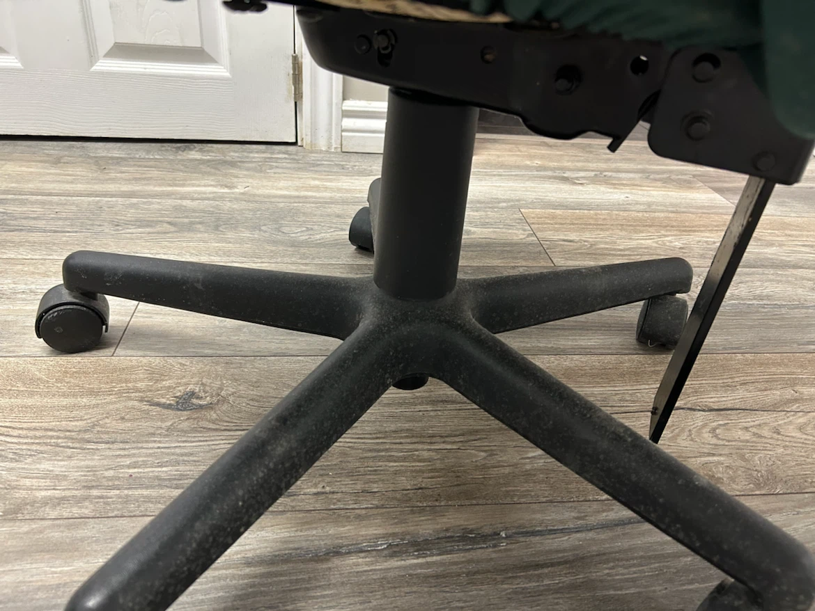 Green Office Chair with Wheels - photo 3