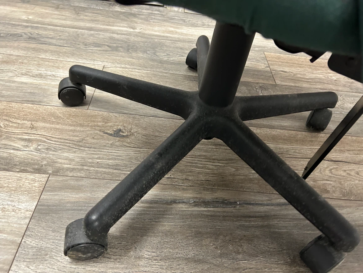 Green Office Chair with Wheels - photo 4