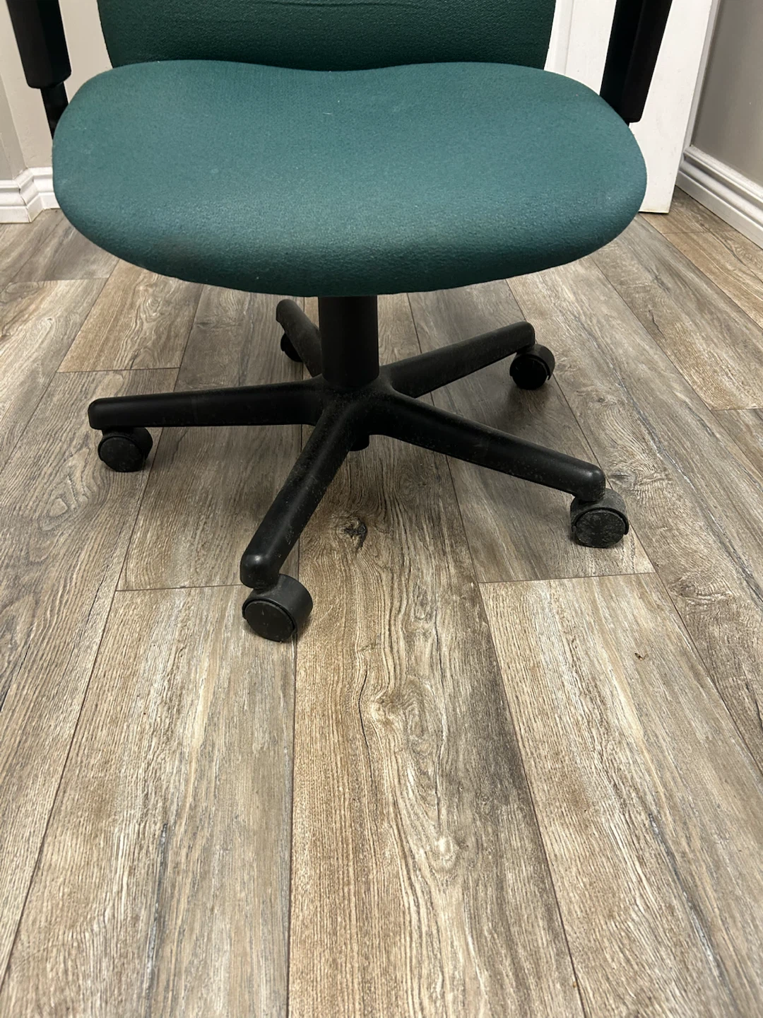 Green Office Chair with Wheels - photo 5
