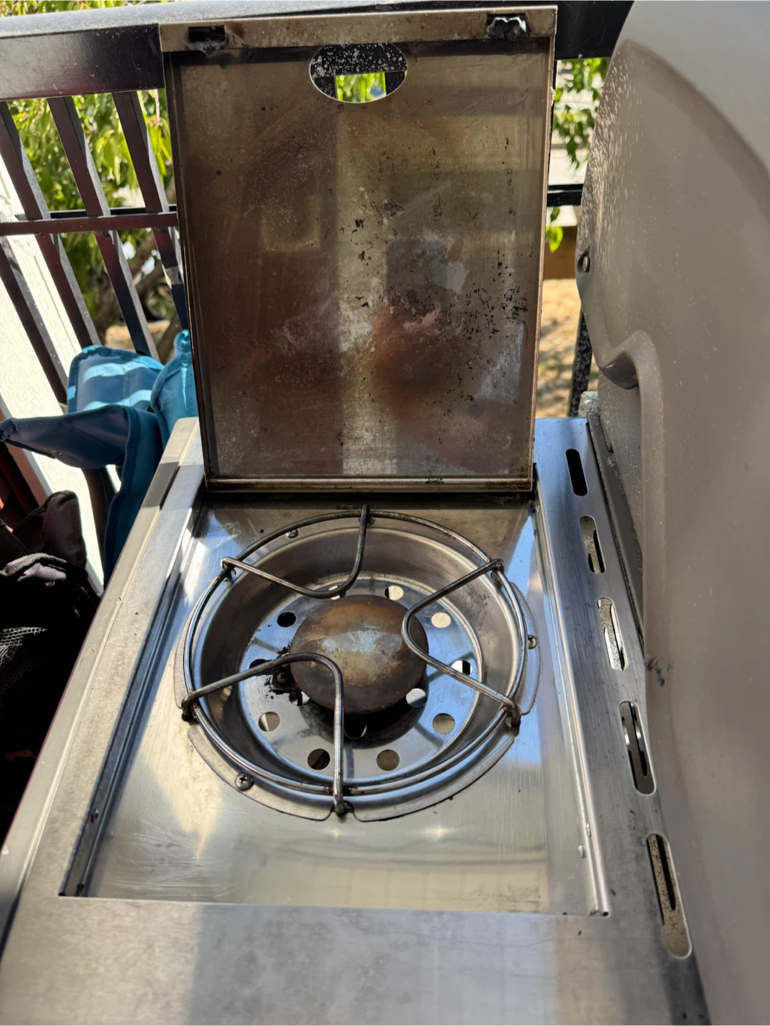 Napoleon Rogue 425 Gas Grill with Side Burner - photo 2