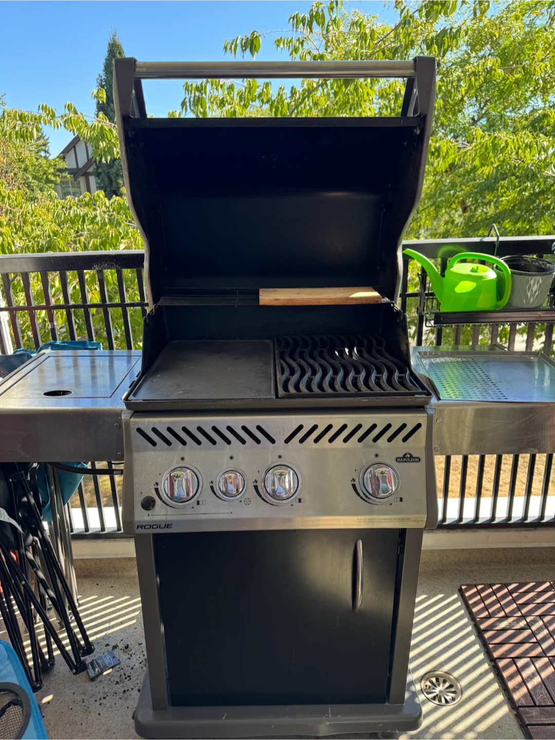 Napoleon Rogue 425 Gas Grill with Side Burner - photo 3