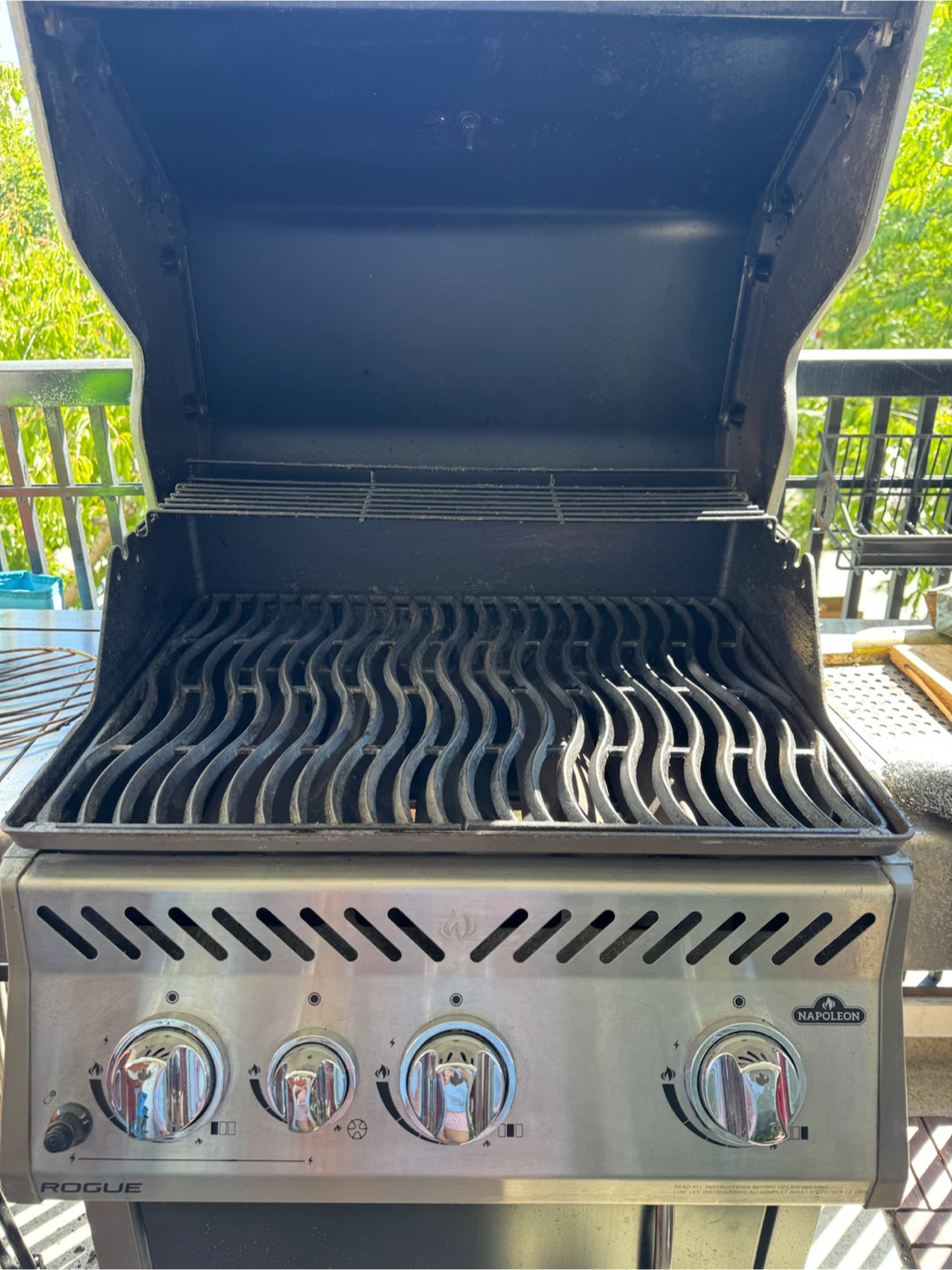 Napoleon Rogue 425 Gas Grill with Side Burner - photo 4