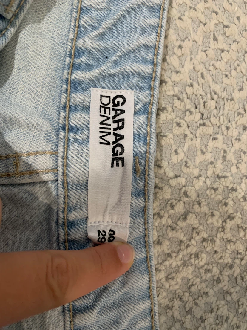 Garage Denim Light Wash Cutoff Shorts Size 29 - photo 2