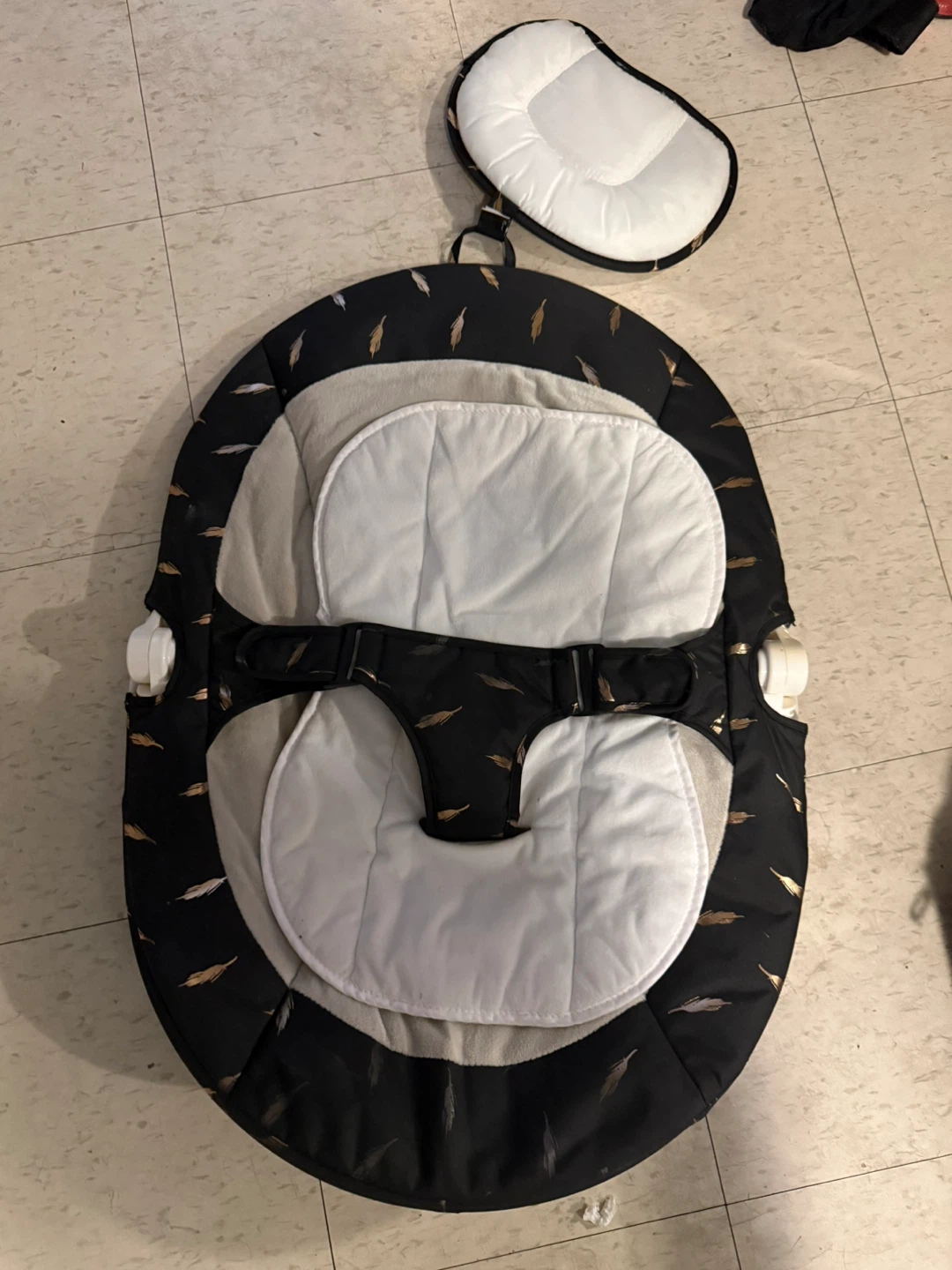 Baby Bouncer Seat with Feather Design