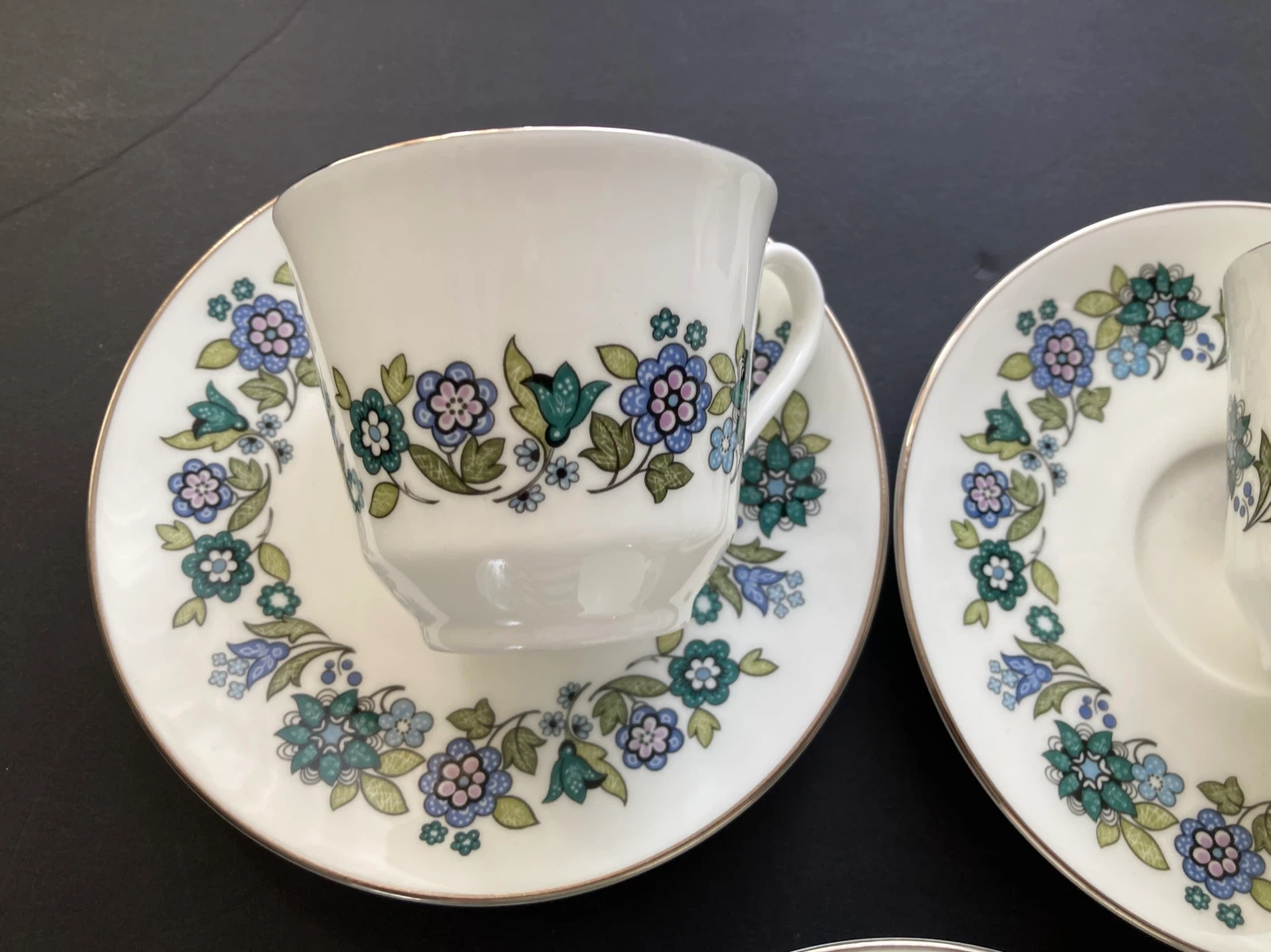 Set of 5 Vintage Floral Teacups and Saucers - photo 2