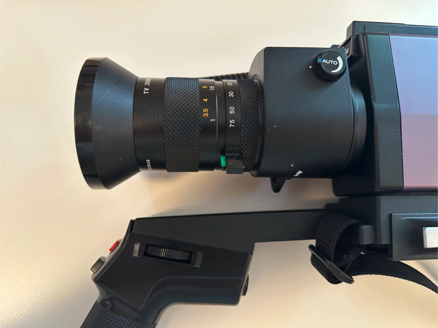 Hitachi VK-C2000 Video Camera - photo 3