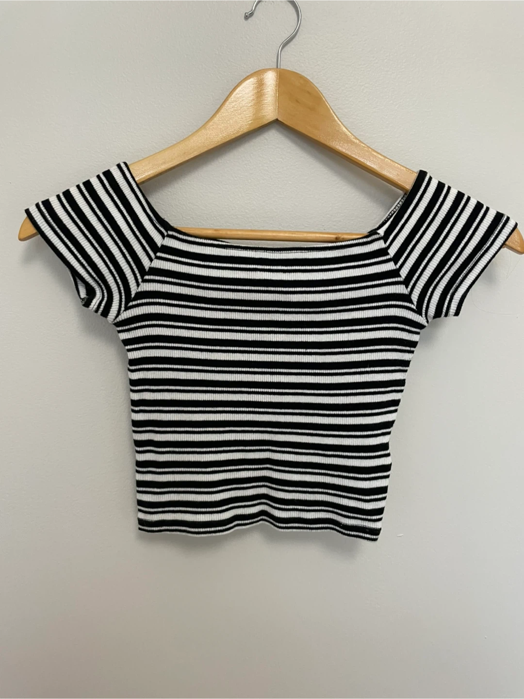 2XS White and Black Striped Off-the-shoulder Cropped Top