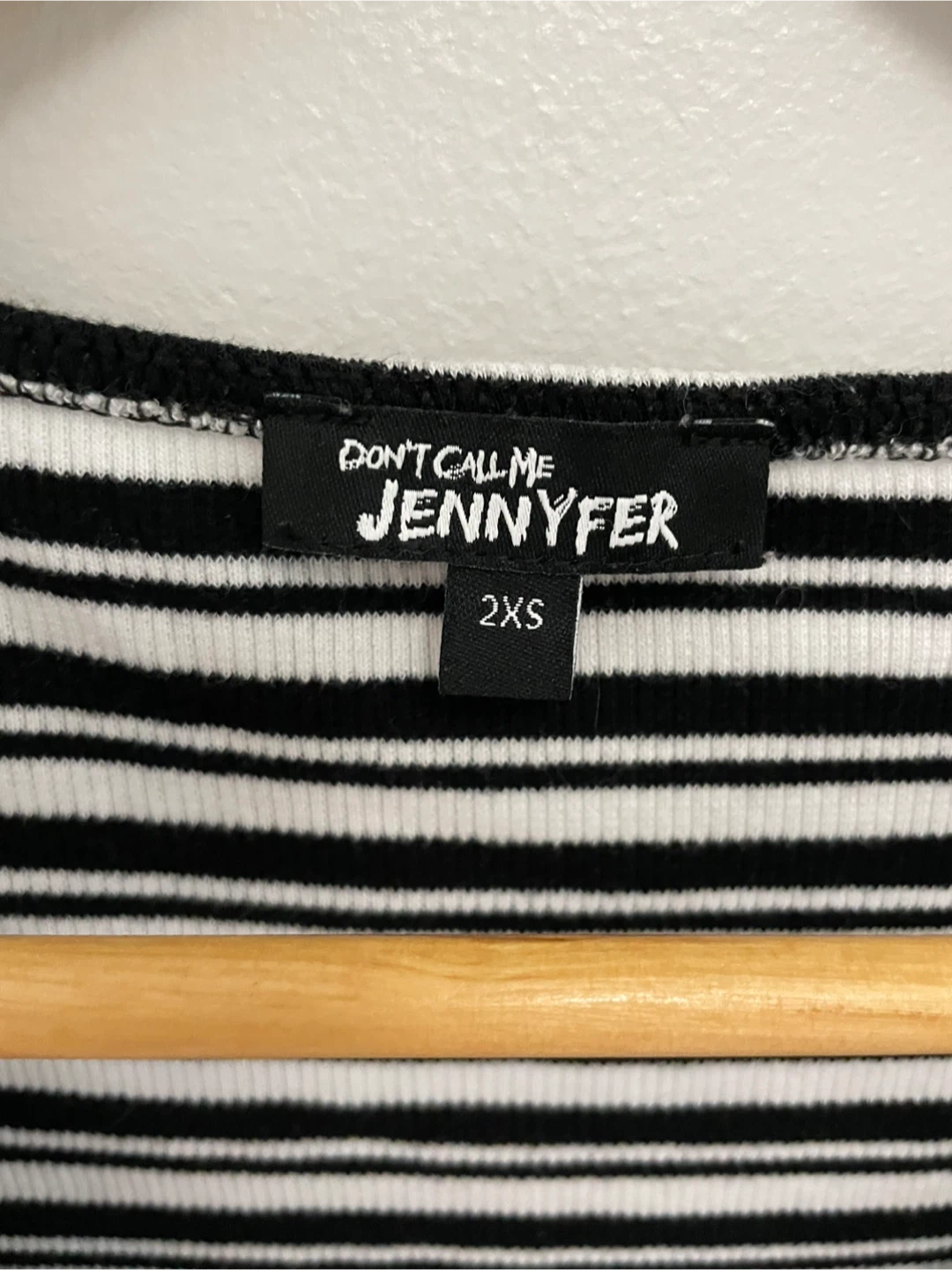 2XS White and Black Striped Off-the-shoulder Cropped Top - photo 2