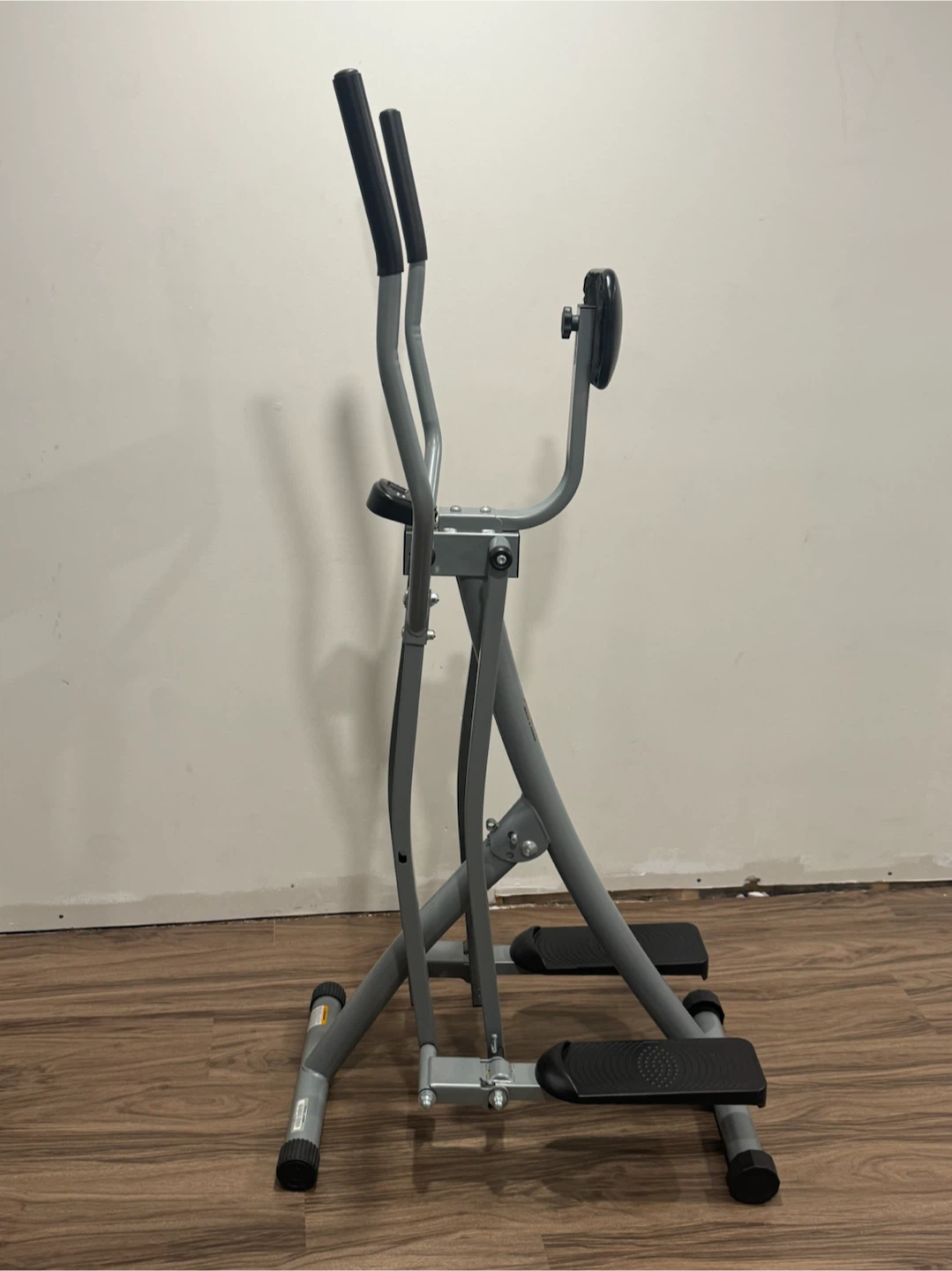 Exercise machine - photo 2