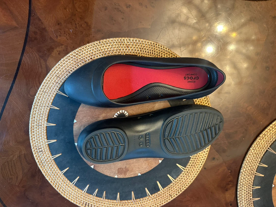 Crocs Black Flats Size W 8 - photo 2