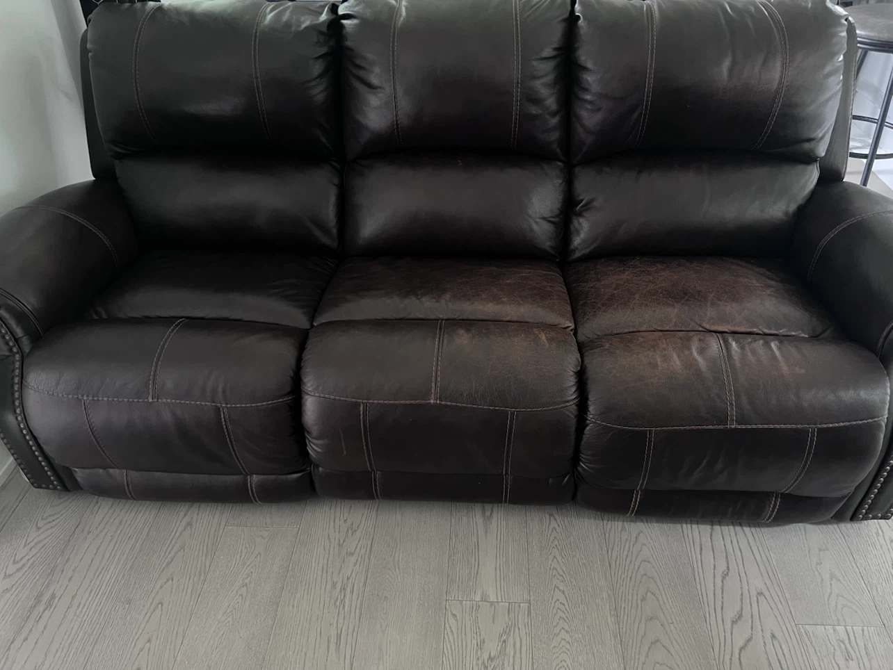 Ashley 3+2 Recliner couch - photo 2