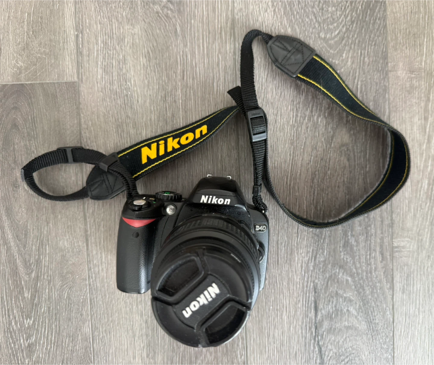 Nikon D40 Digital Camera with Charger, Strap, Bag