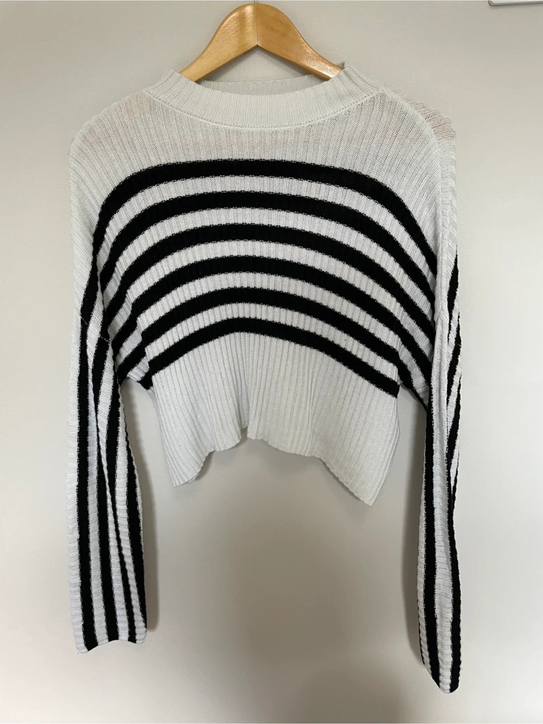 GARAGE | S Loose Striped Cropped Sweater