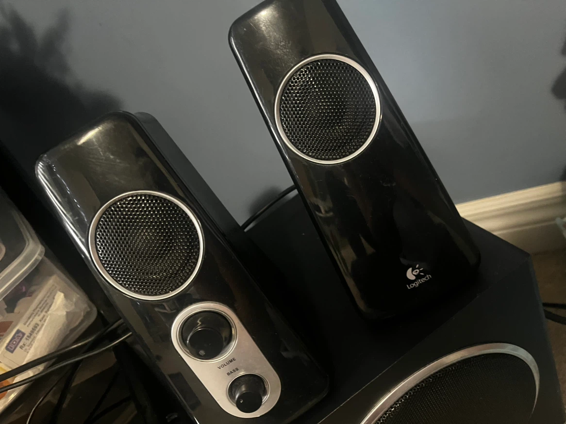 Logitech 2.1 Speaker System with Subwoofer - photo 2