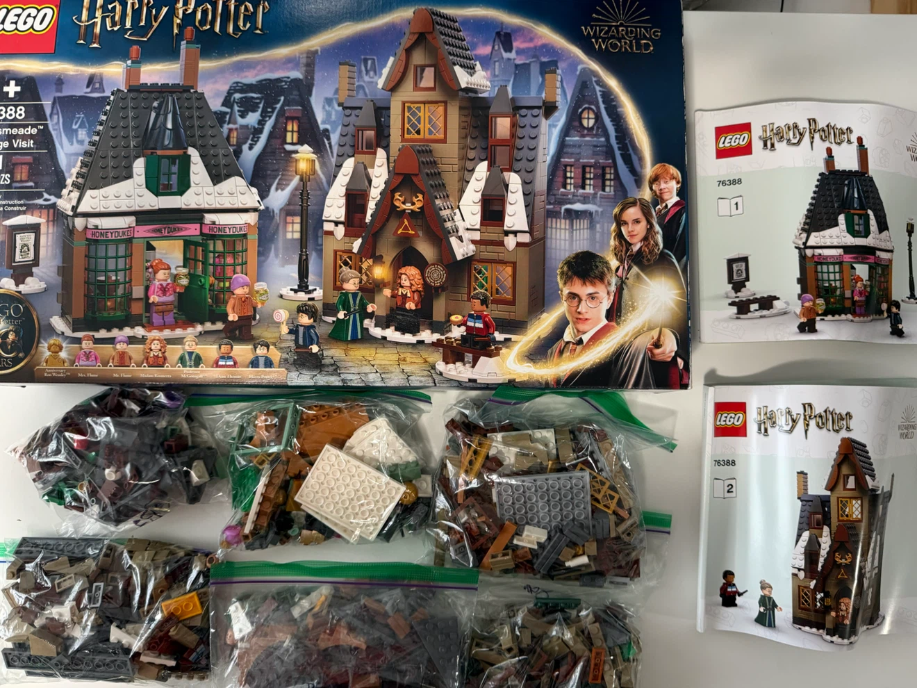 LEGO Harry Potter 76388 Hogsmeade Village Visit Set