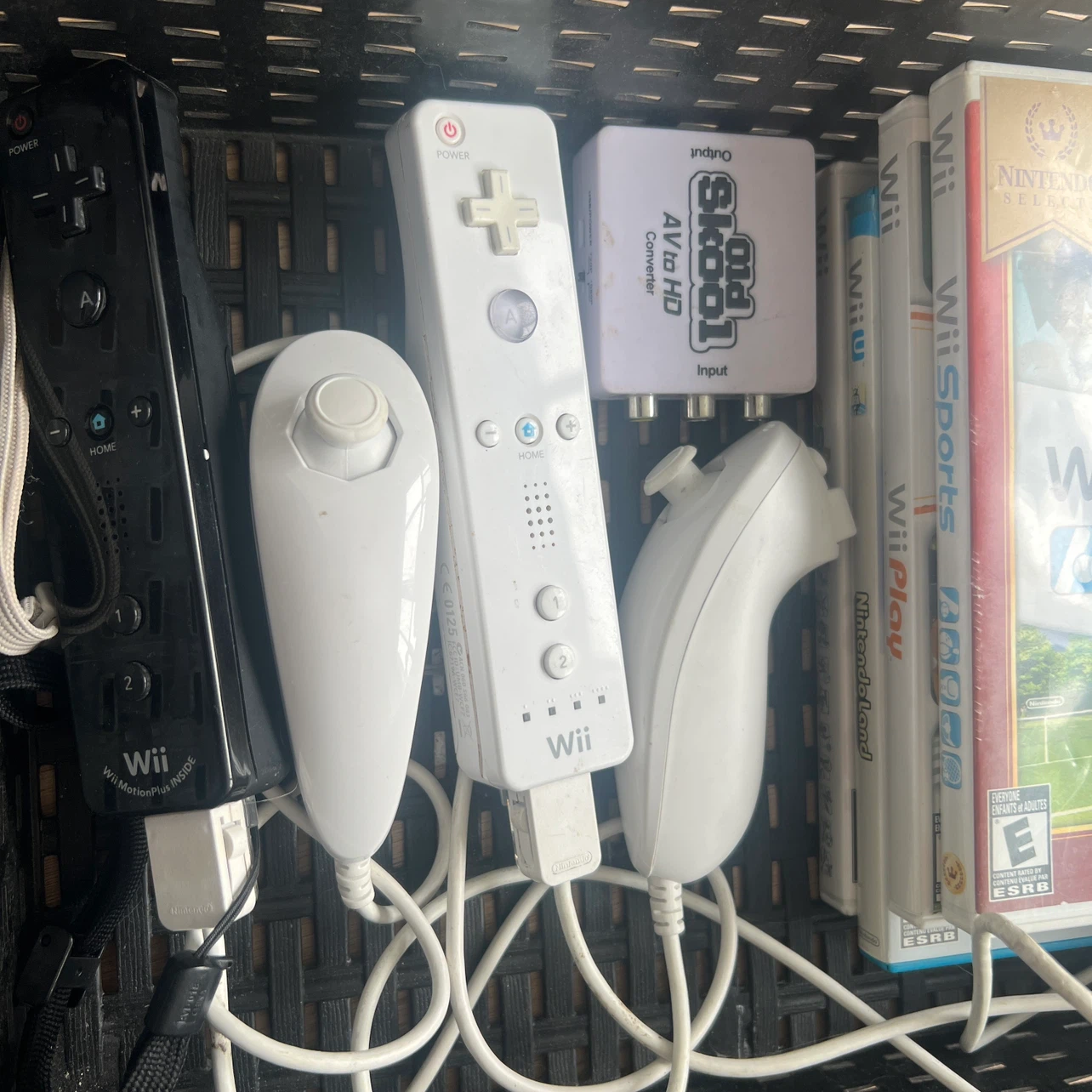 Nintendo Wii Console with Remotes & Games - photo 2