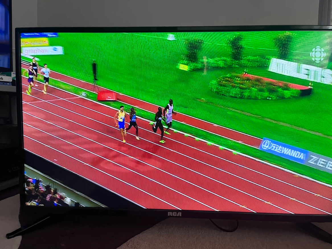 RCA 39" LED HDTV - photo 3