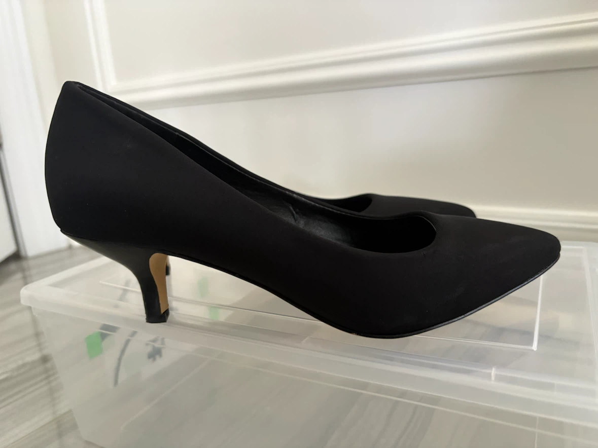 Donald J Pliner Black Heels