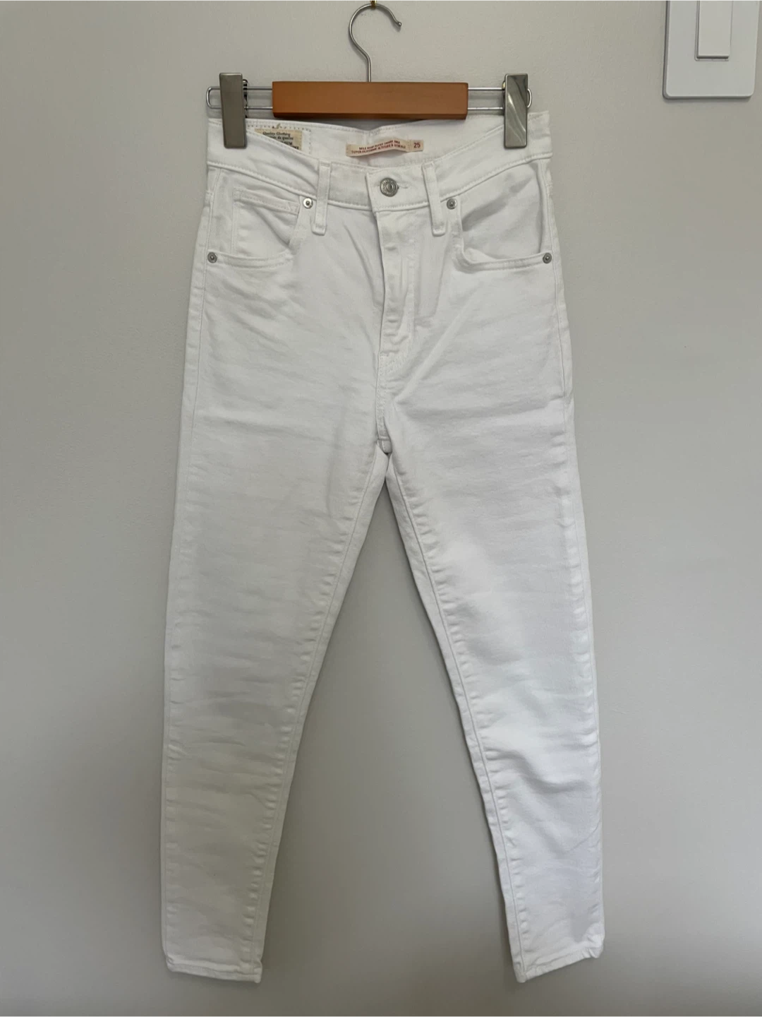 LEVI’S | 25 Mile High Super Skinny Ankle White Jeans