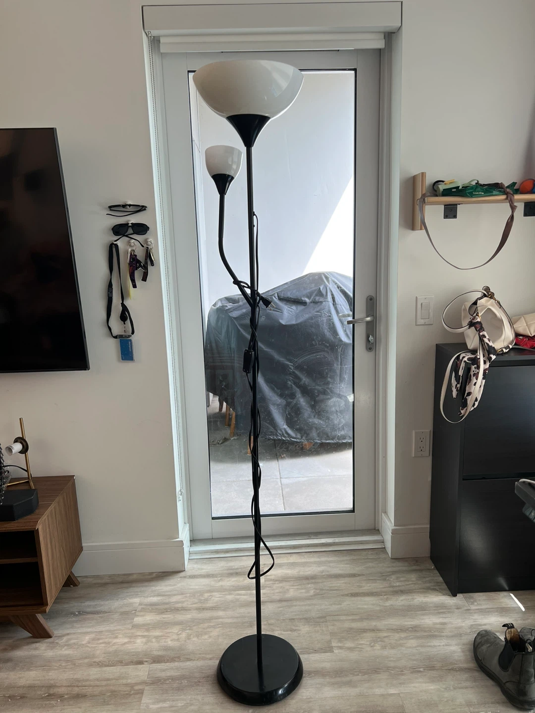 Black floor lamp with adjustable reading light - photo 2