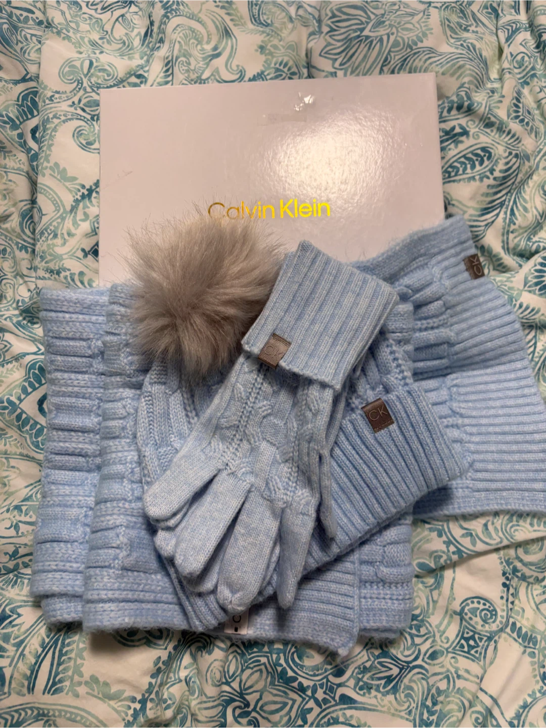 Calvin Klein brand, new hat, gloves, and scarf set - photo 2