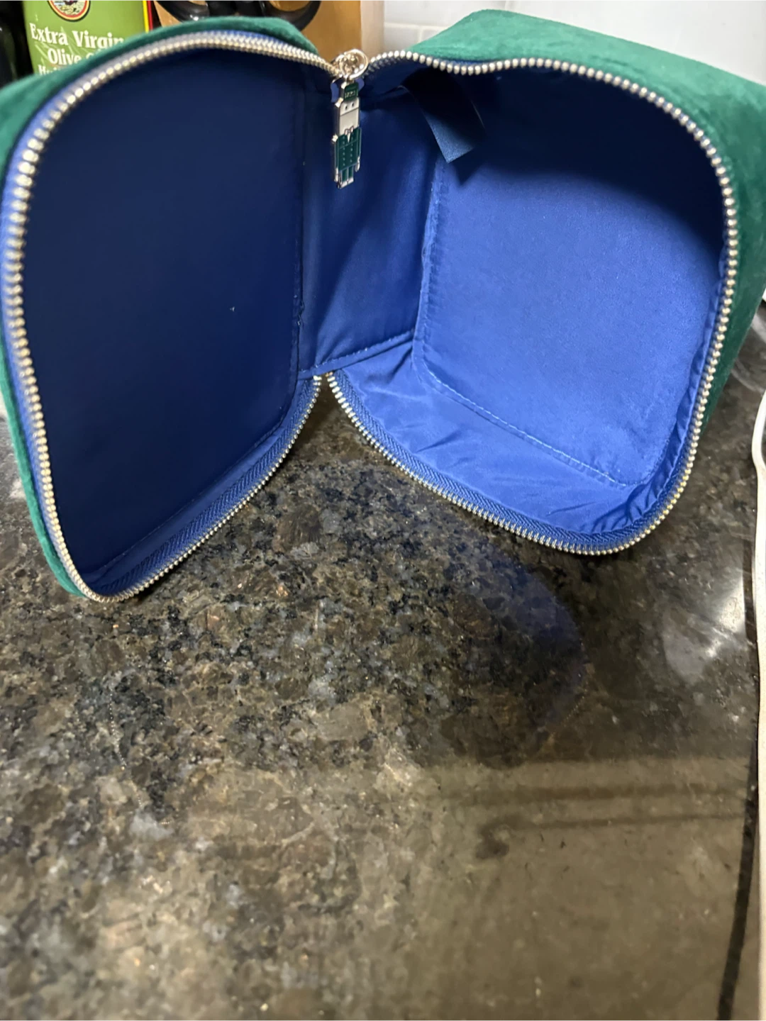 La Mer Green Velour Cosmetic Bag with Mirror and Box - photo 4