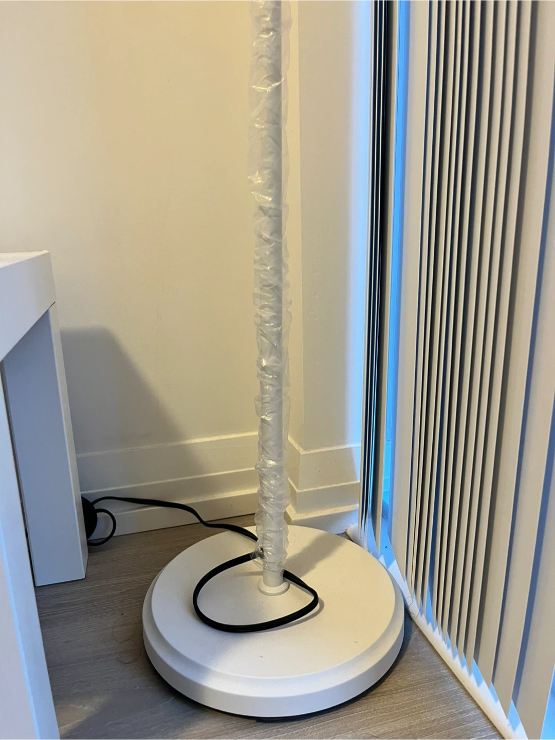 Last Day Sale! White Floor Lamp - photo 2