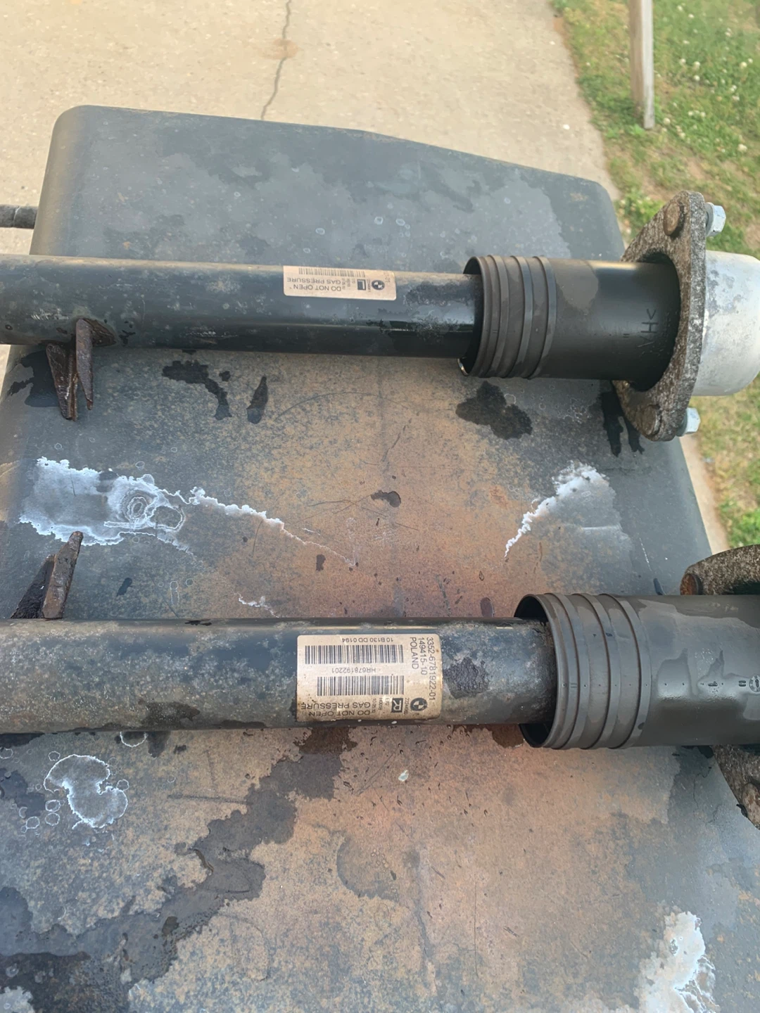 BMW X5 OEM Rear Shock Absorbers Set - photo 3