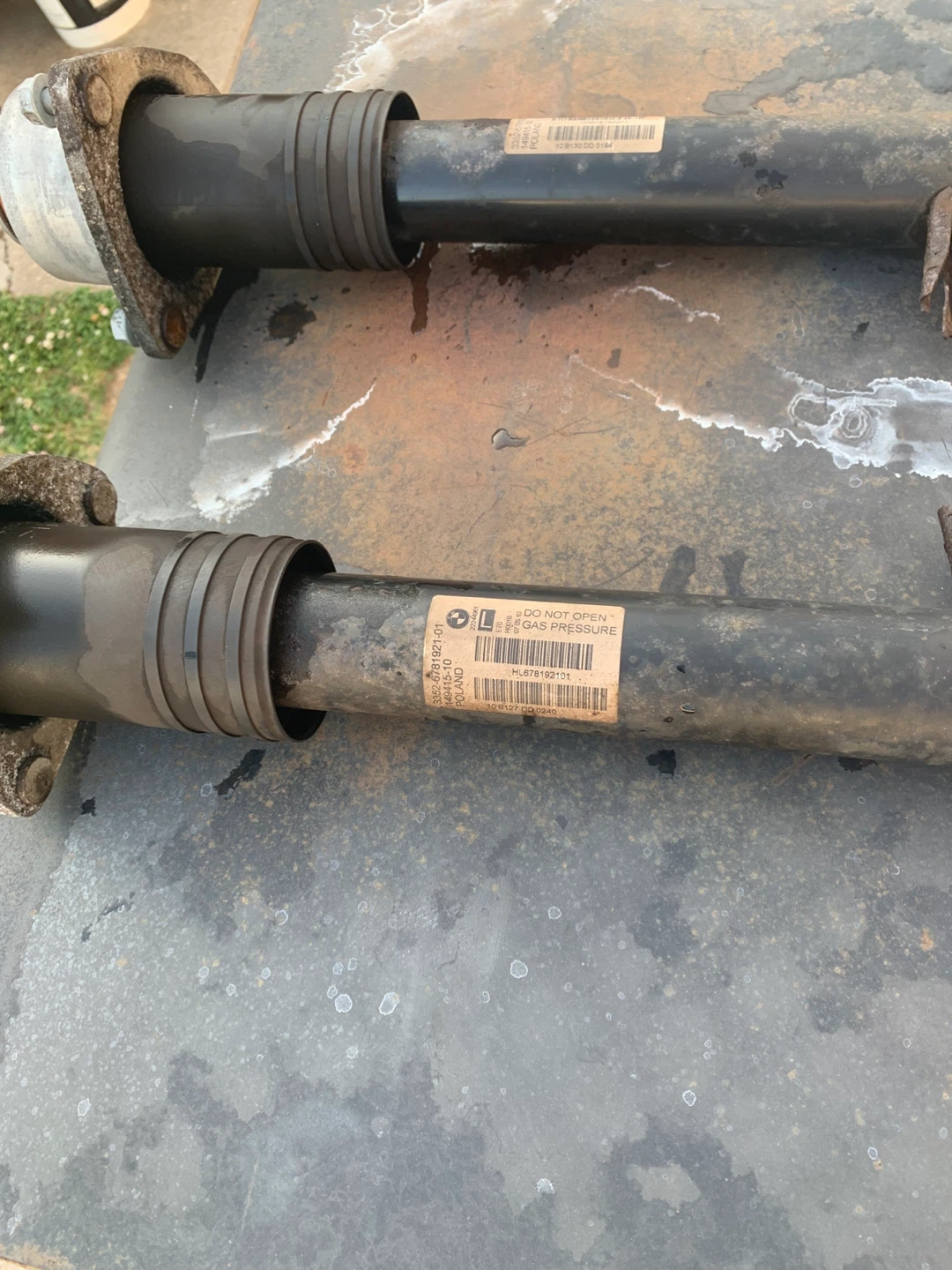 BMW X5 OEM Rear Shock Absorbers Set - photo 4