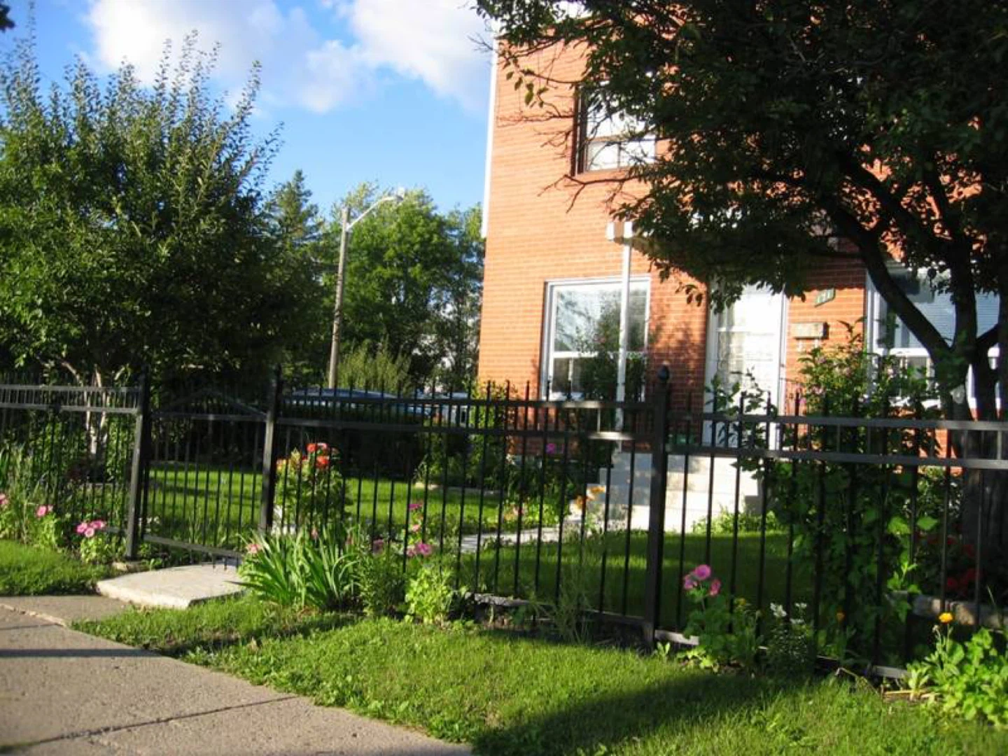 Spacious 1 bedrm apt. For SINGLE -Brownsline area