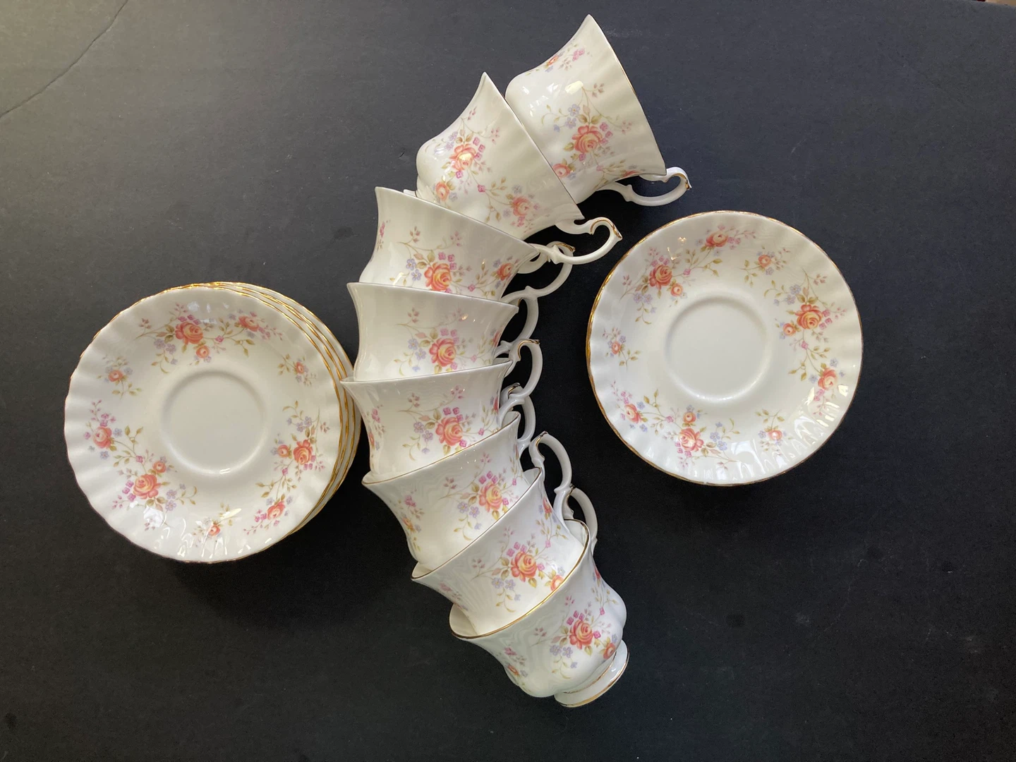 Set of 8 Royal Albert Teacups and Saucers - photo 2
