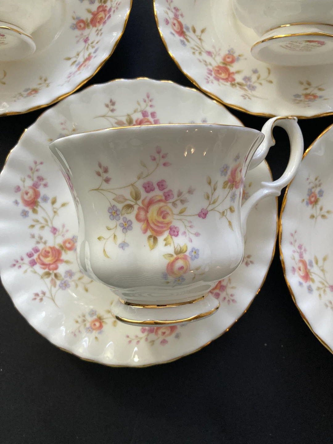 Set of 8 Royal Albert Teacups and Saucers - photo 3