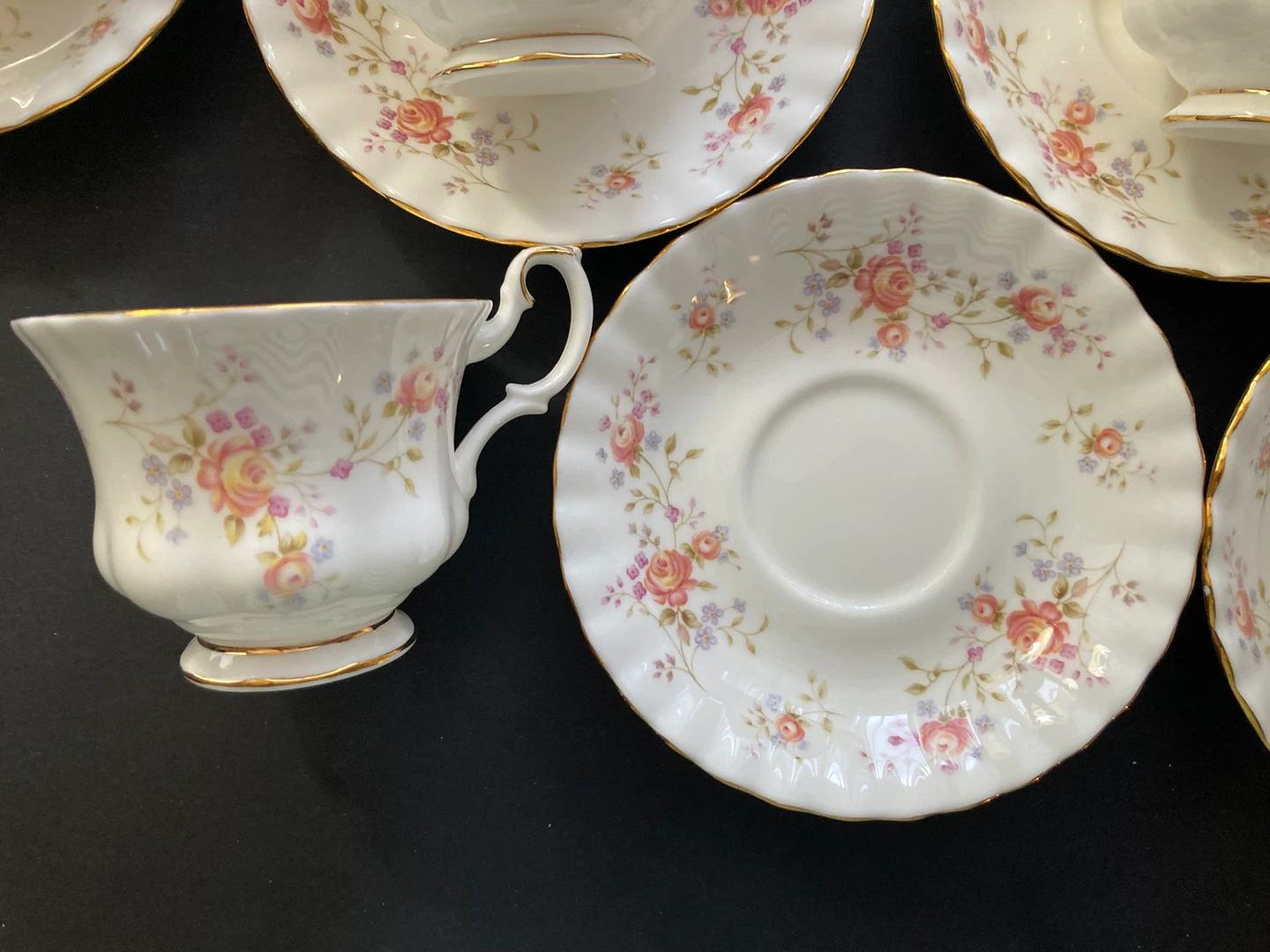 Set of 8 Royal Albert Teacups and Saucers - photo 4