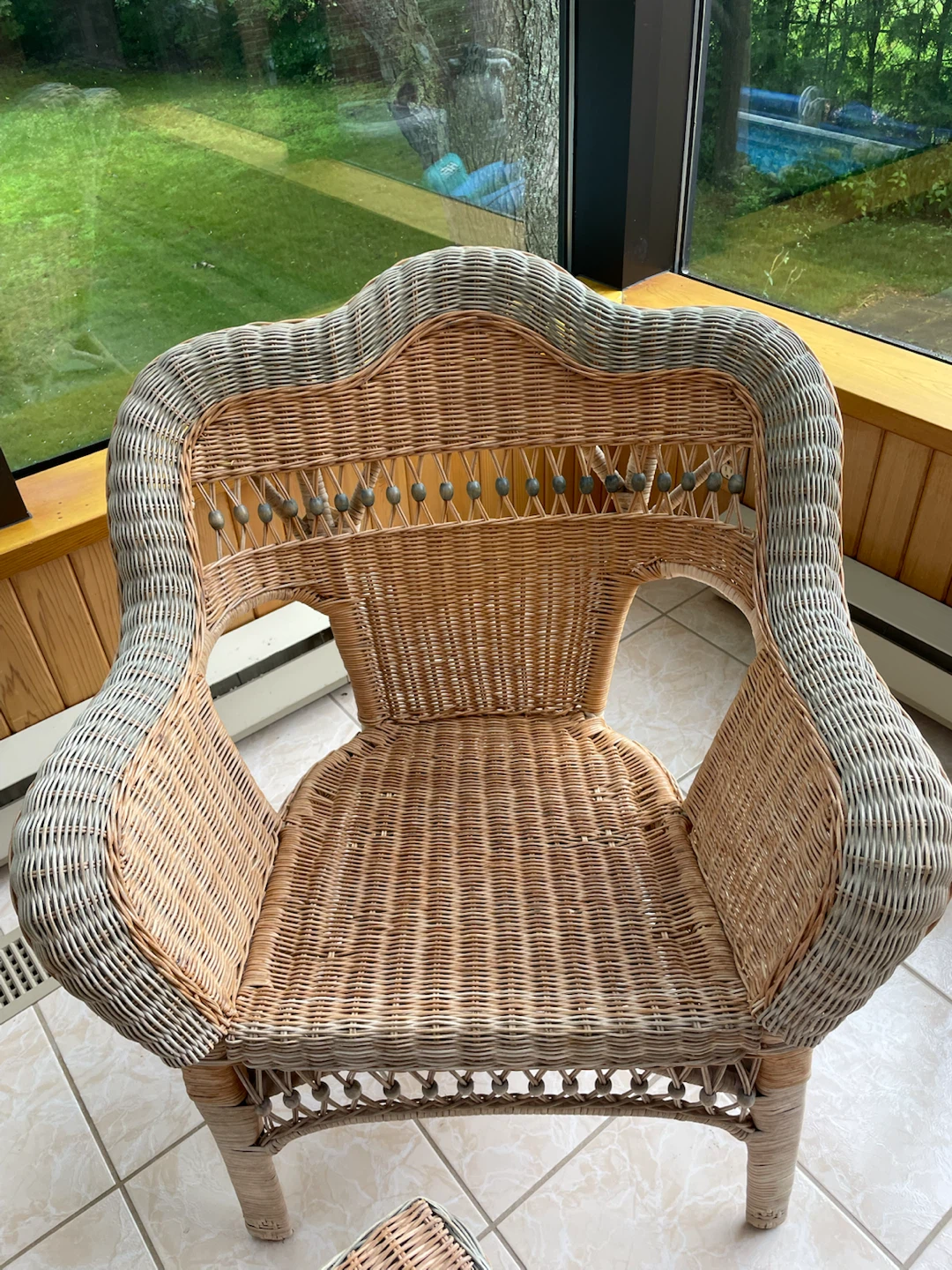 EUC Wicker  Chairs and Coffee Table Set - photo 3