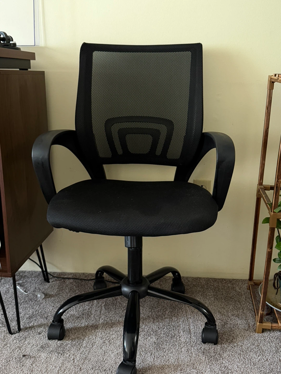 Black Mesh Office Chair - photo 2