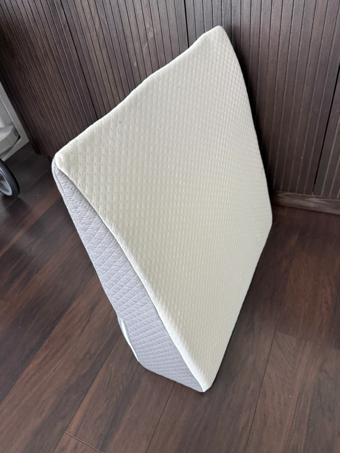 Wedge pillow - photo 3