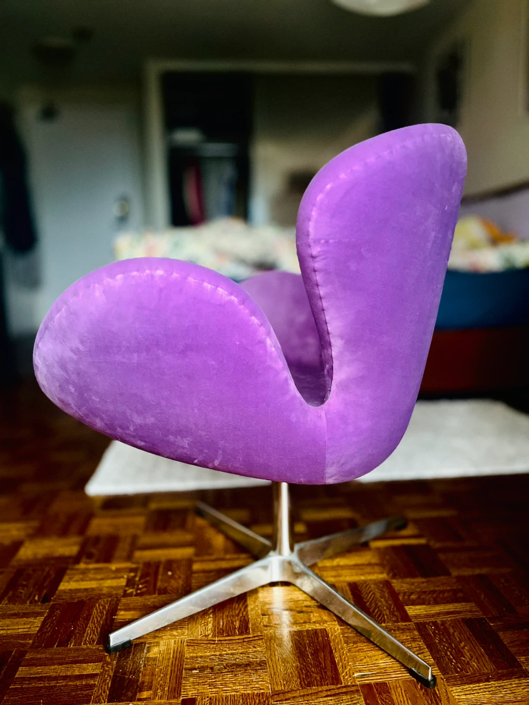 Lilac Velvet Swan Accent Chair - photo 2