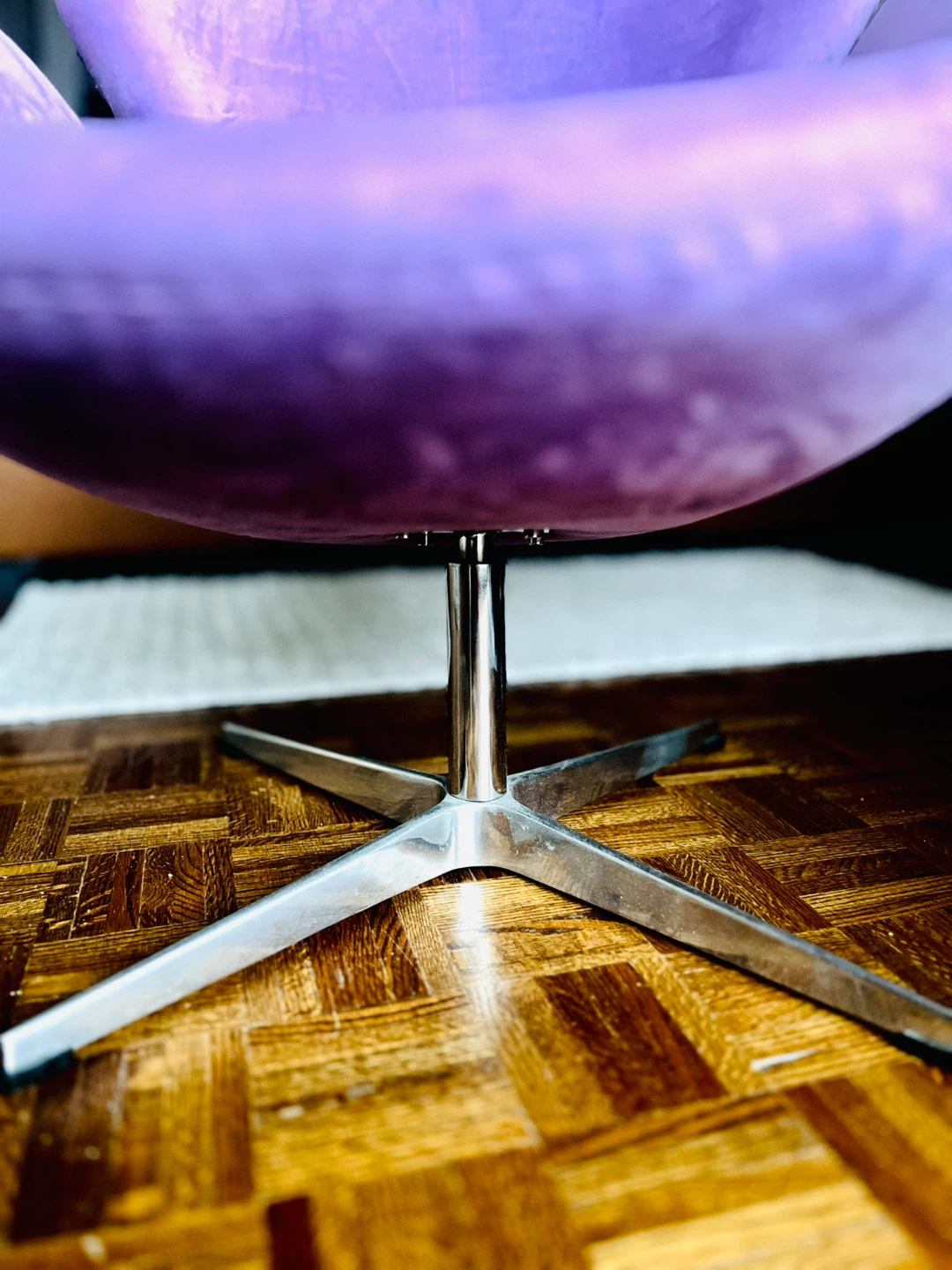 Lilac Velvet Swan Accent Chair - photo 5