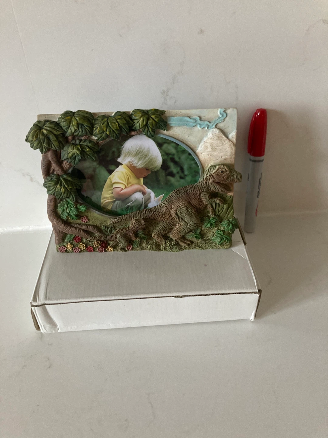 🆕 Dinosaur Figurine Photo Frame