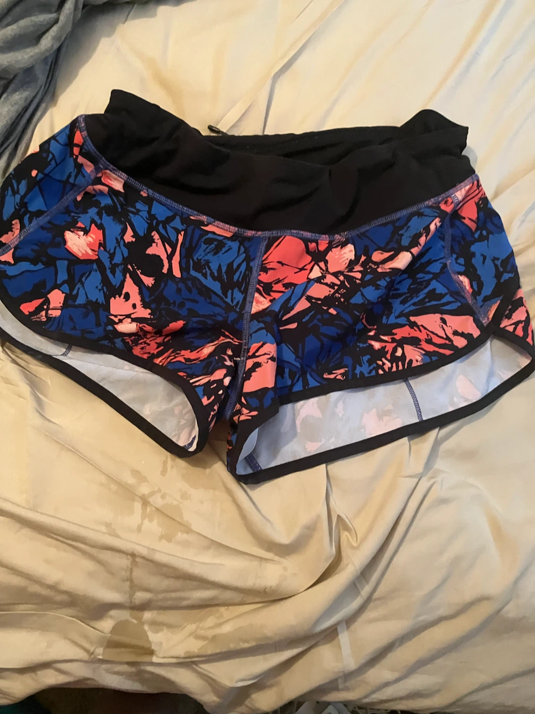 Lululemon Running Shorts Size 6 Blue Pink Floral
