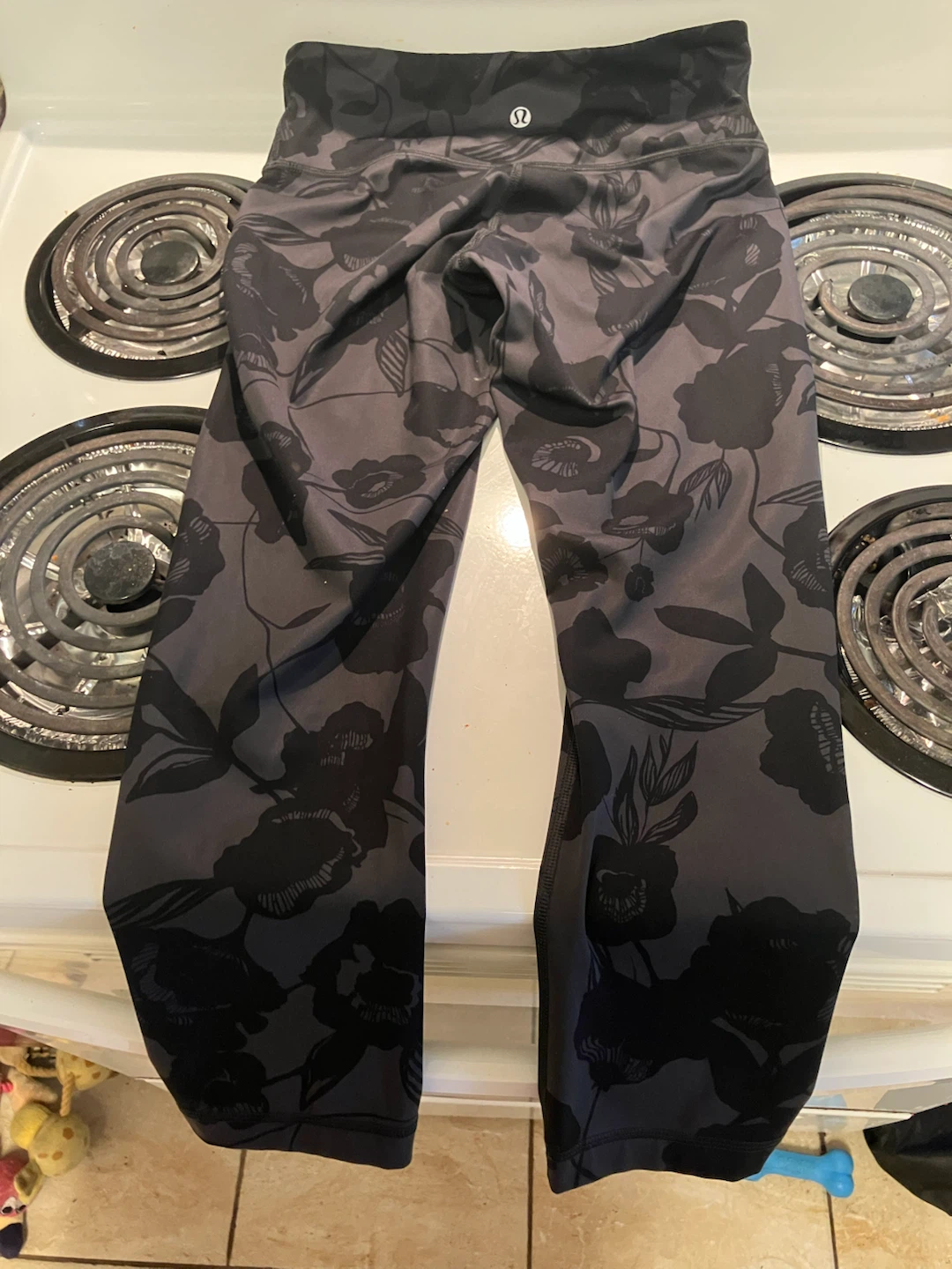 Lululemon Floral Leggings - photo 2