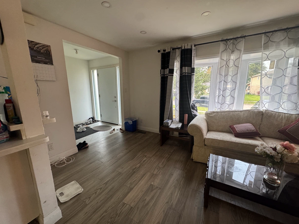 Room Near centennial/UTSC in main floor