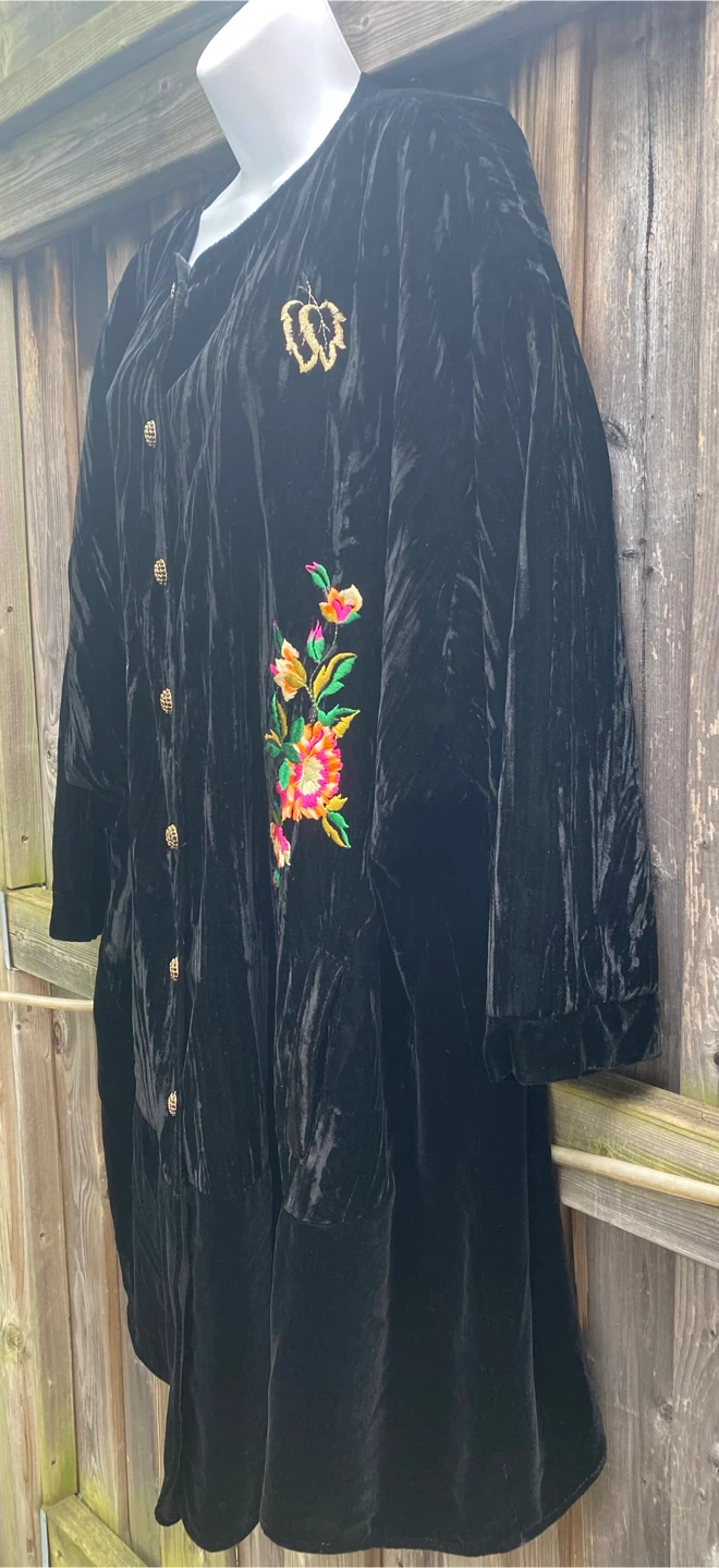 Bardehle Black Embroidered Velvet Coat, Size 2XL - photo 2